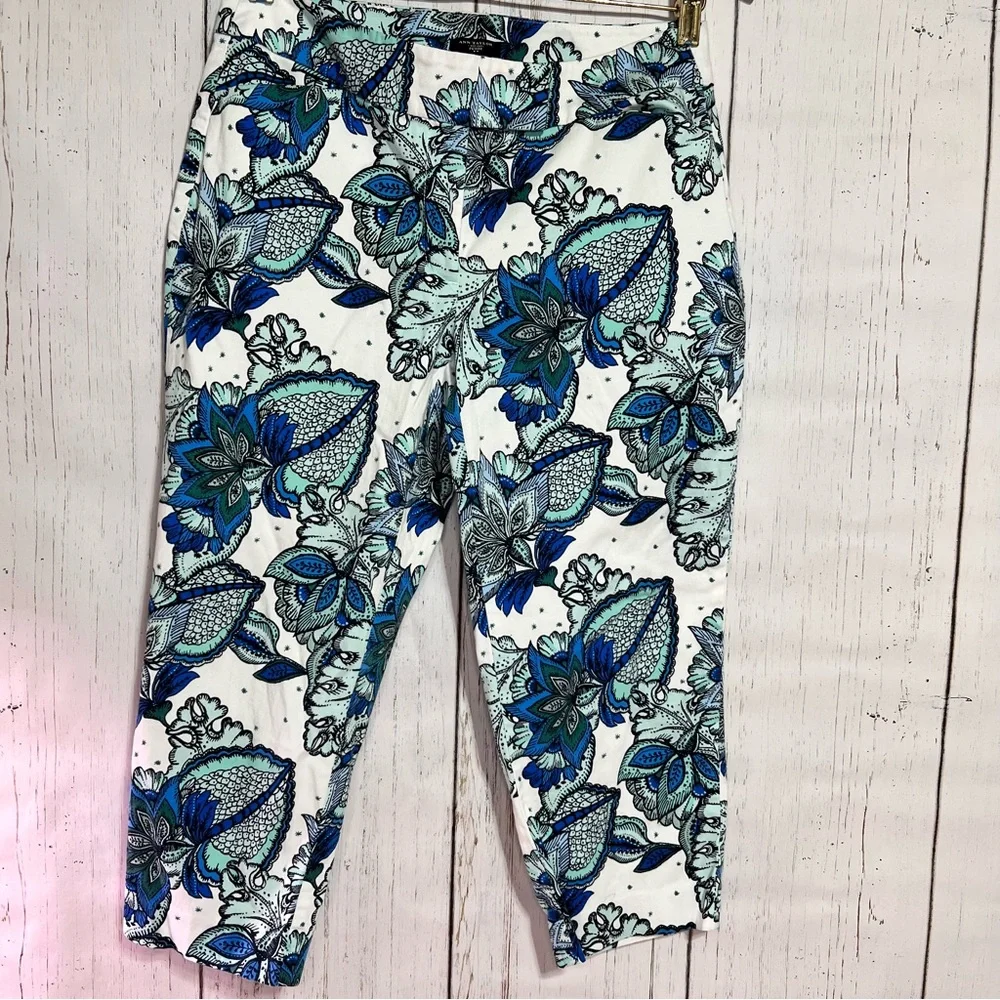 Ann Taylor Curvy Petite Capri Pants 6P Blue White Floral Print Stretch Cotton - Picture 5 of 8